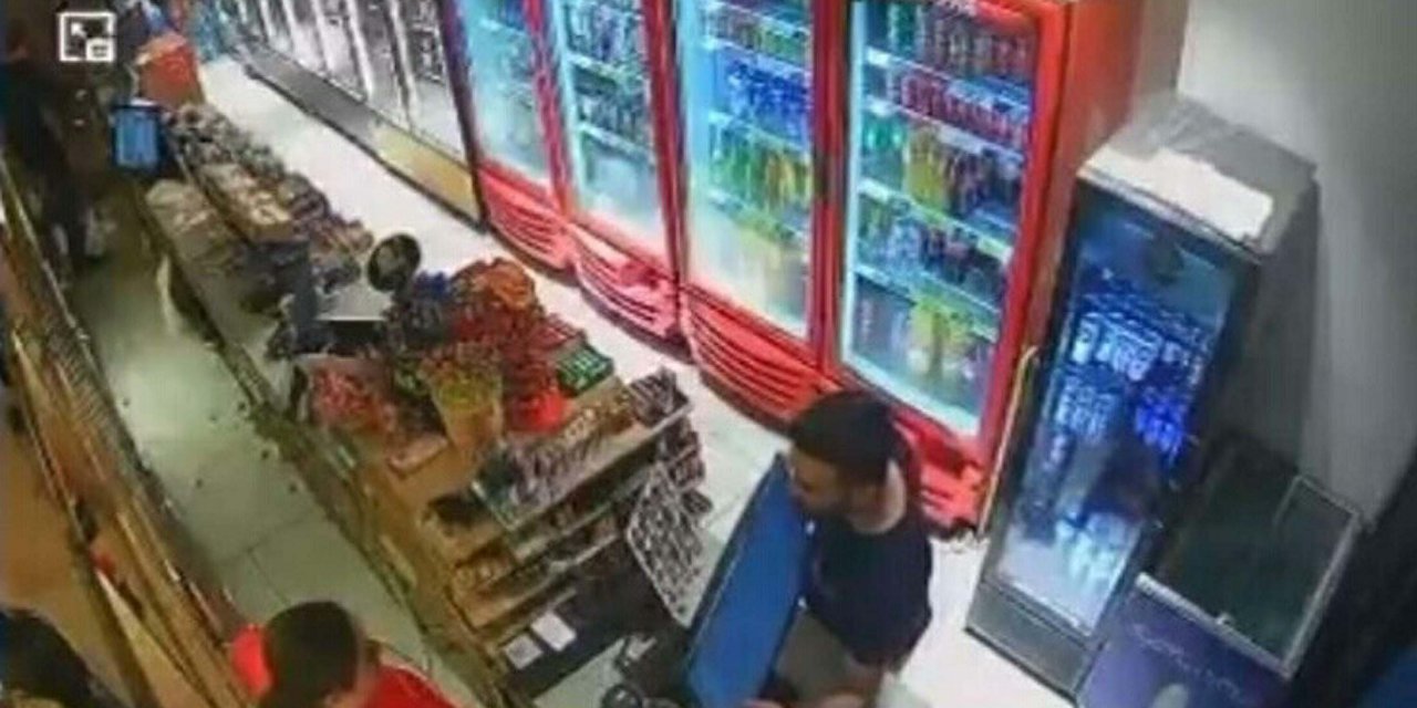 'Alacağım Var' Deyip, Marketteki Oyun Makinesini Götürmeye Çalışan Şüpheli Tutuklandı
