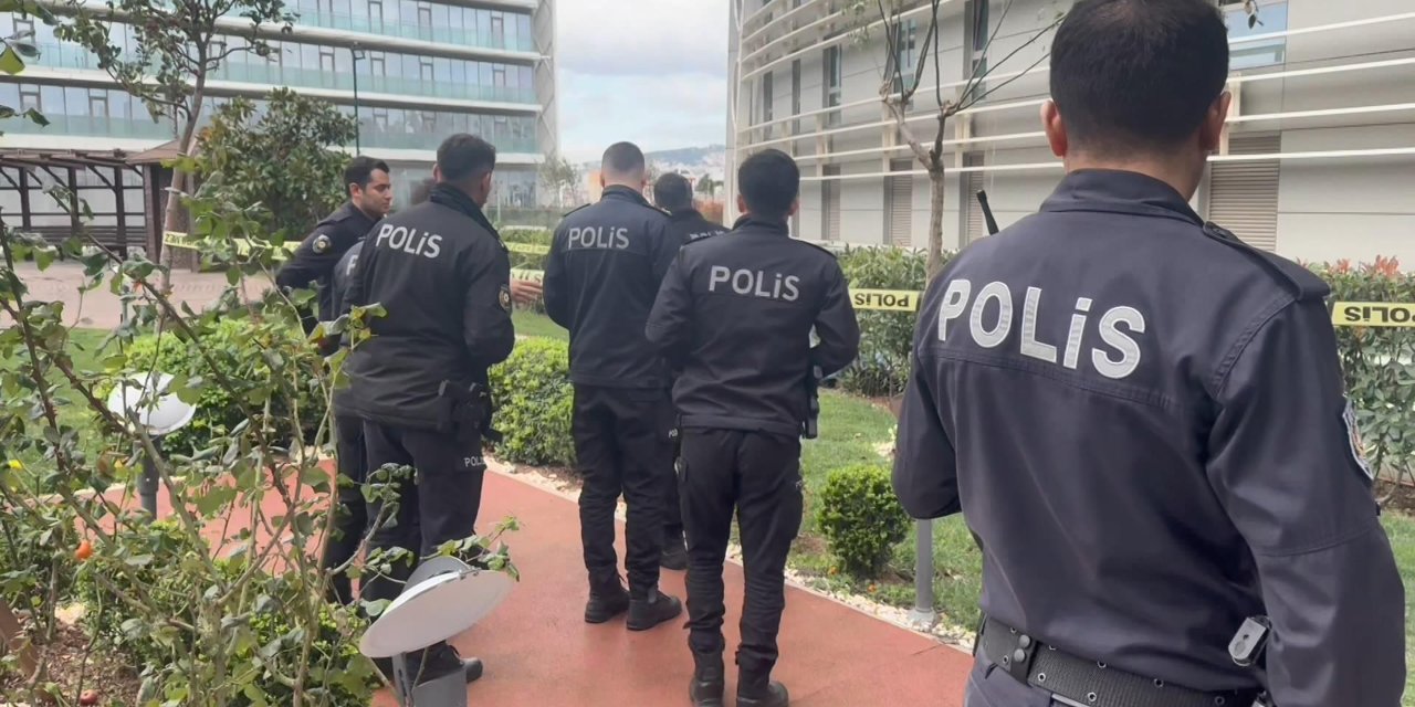 Ümraniye'de 16. Kattan Düşen Kadın Hayatını Kaybetti