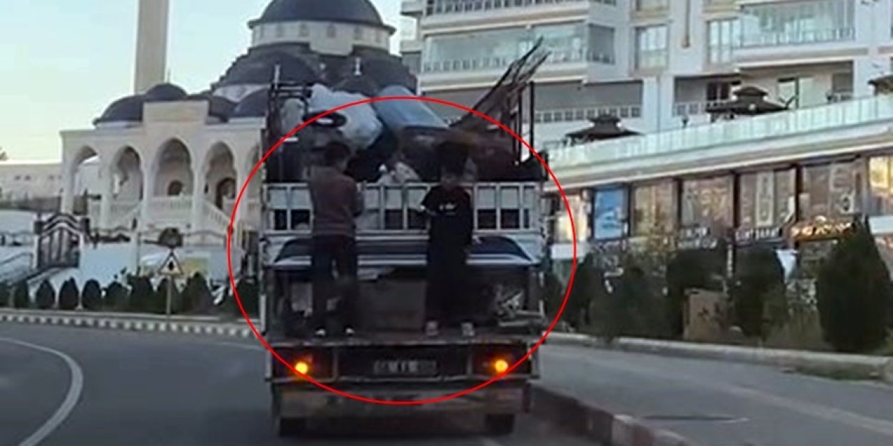 Çocukların Kamyonet Kasasında Tehlikeli Yolculuğu Kamerada