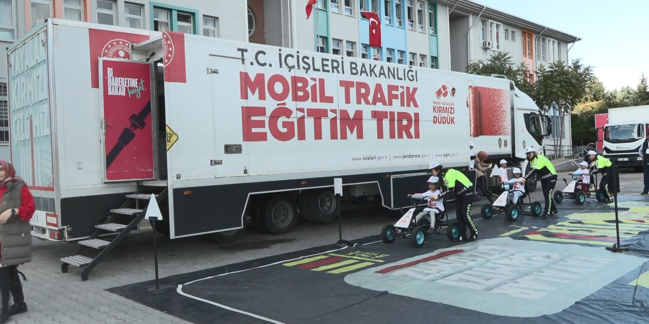 Mobil Trafik Eğitim Tır'ı Avrupa Polis Teşkilatlarına Tanıtıldı