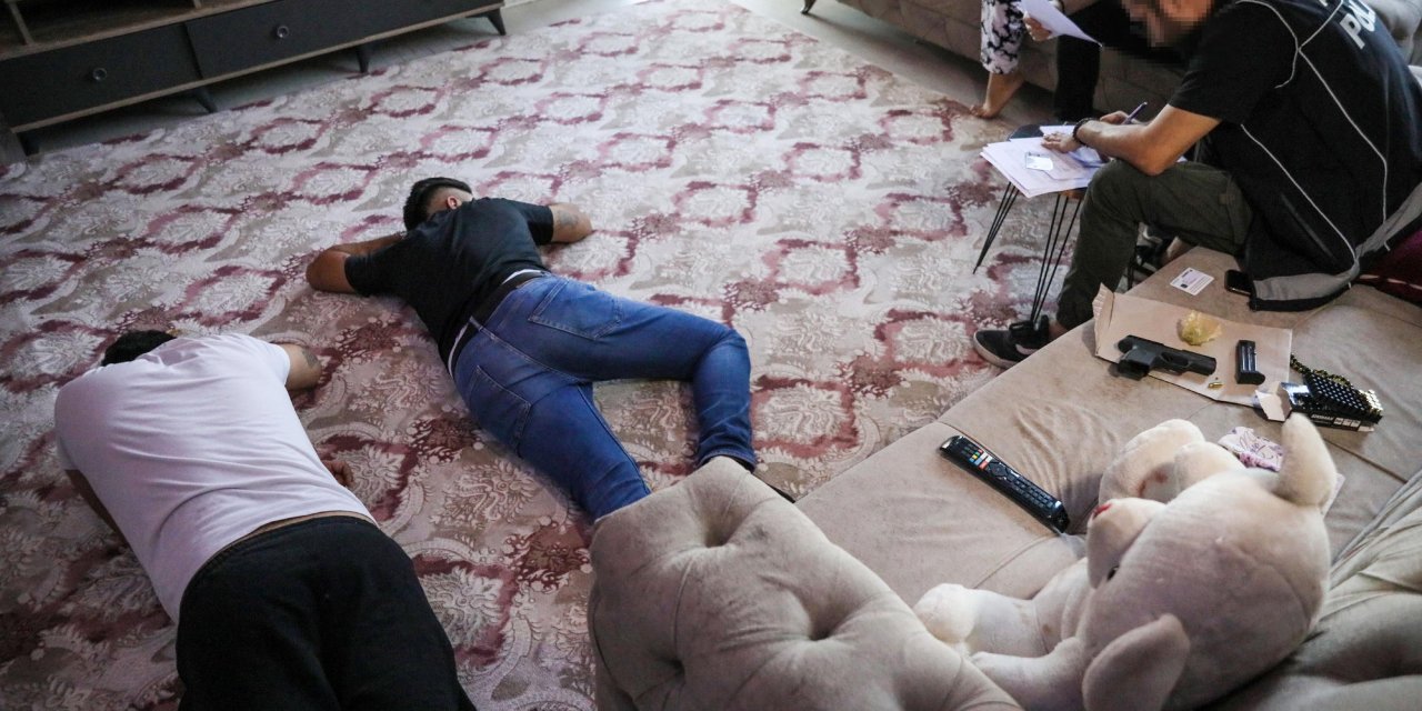 İki Demir Kapıyla Önlem Alınan Evde Uyuşturucu Baskınında Gözaltına Alındı, 'Temizlik Yapıyordum' Dedi