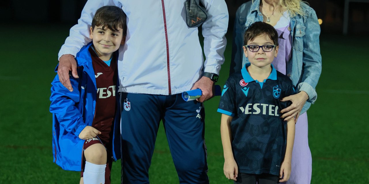 Biber Gazlı Saldırıya Uğrayan Yusuf Emir Bolat Ve Ailesi Trabzonspor’u Ziyaret Etti