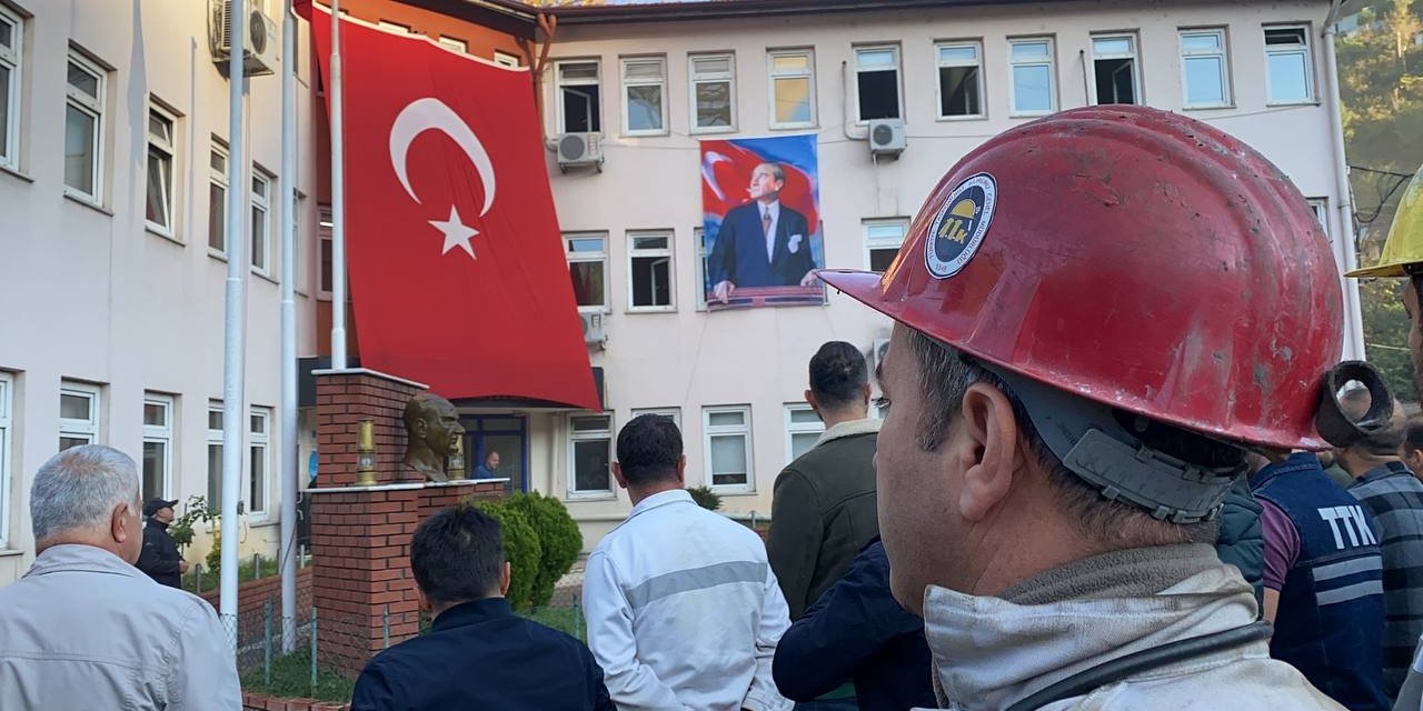 Zonguldak'ta Madencilerden Ata'ya Saygı