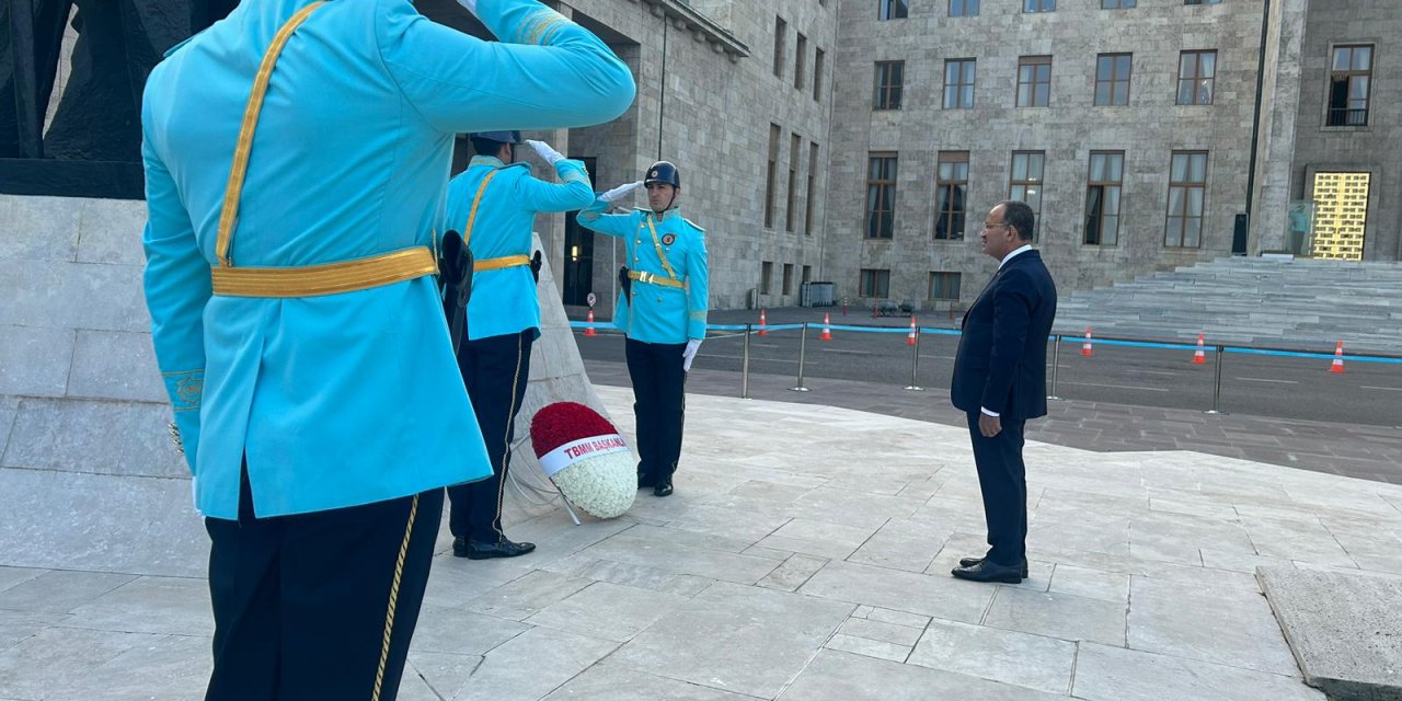 Tbmm'de Atatürk'ü Anma Töreni