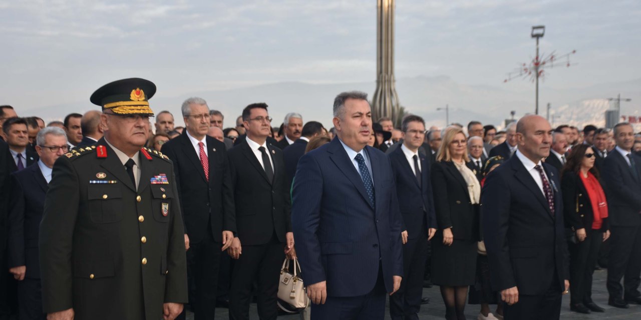 Cumhuriyet'in Kurucusu Atatürk, İzmir'de Törenle Anıldı