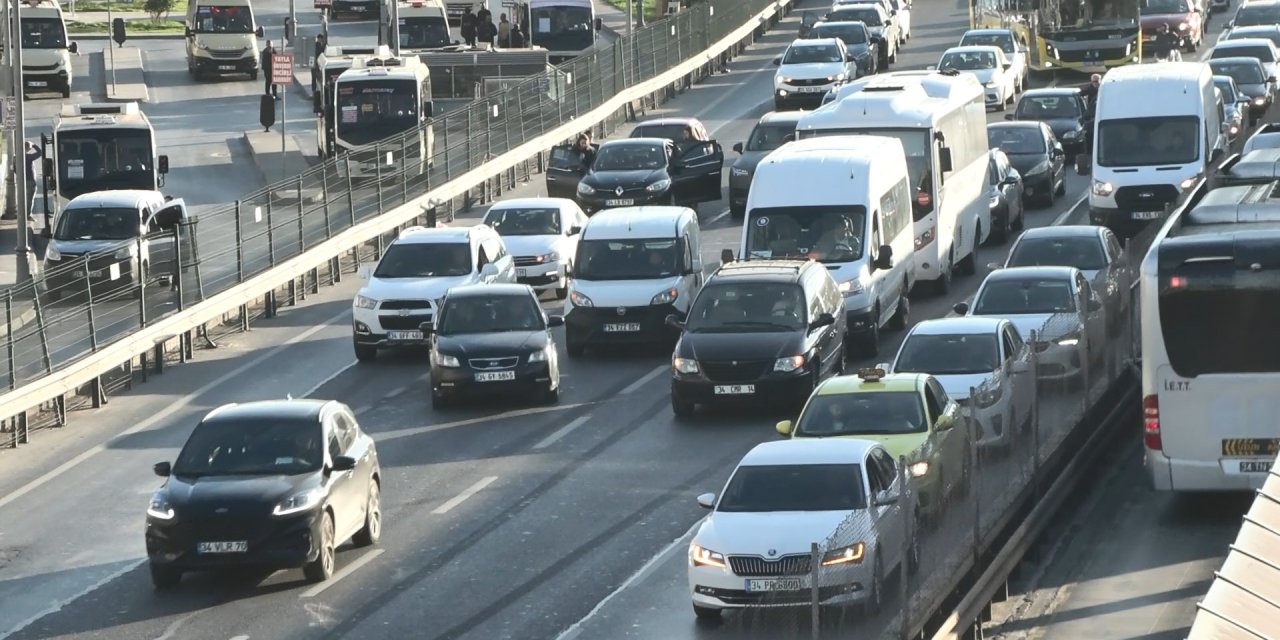 İstanbul D-100 Karayolu'nda 09.05