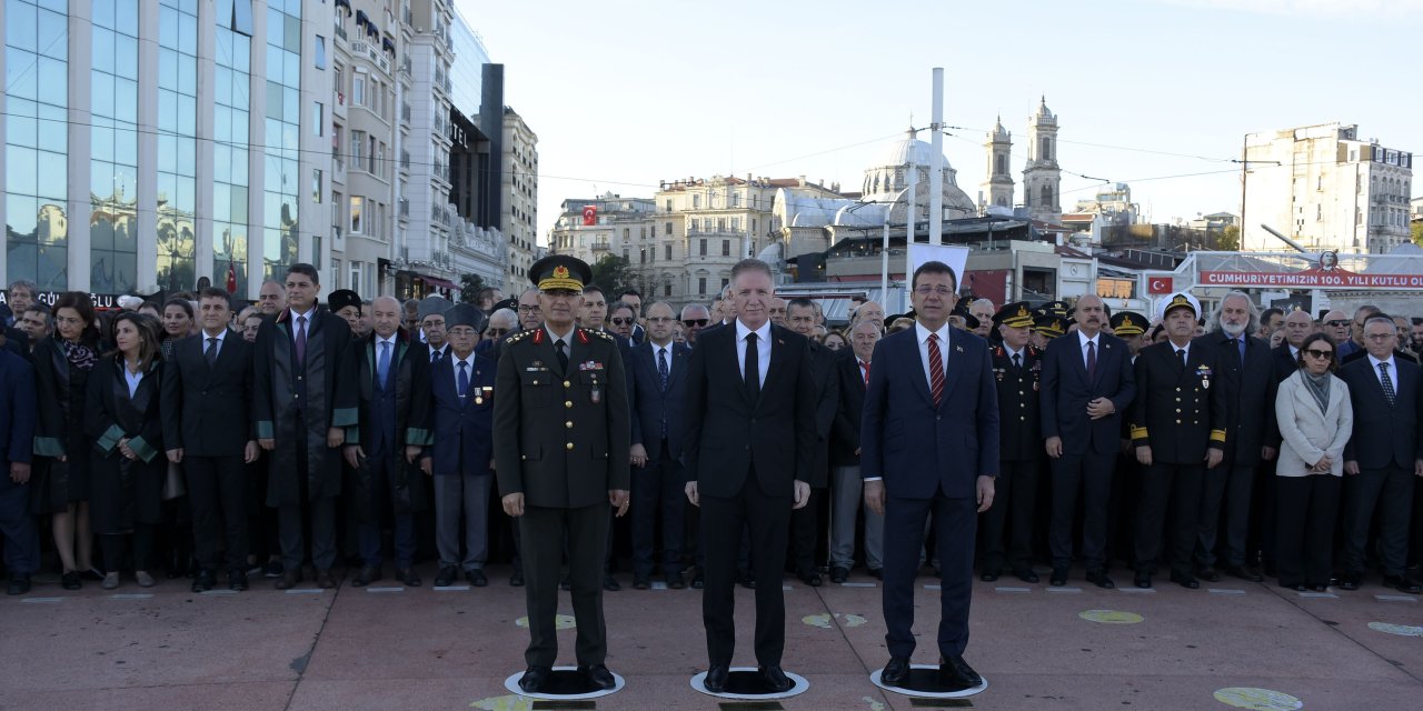 Taksim Meydanı'nda Atatürk'ü Anma Töreni