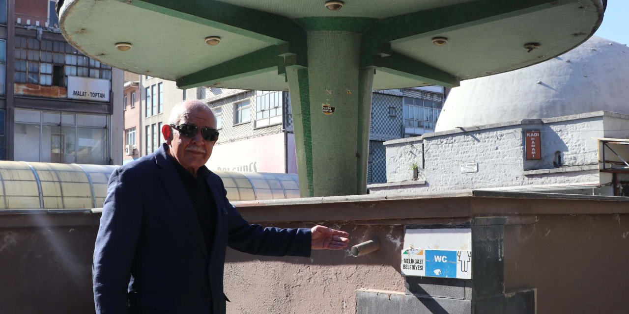 900 Yıllık Medresesinin Kalıntıları Üzerine Tuvalet Ve Şadırvan Yapılmış