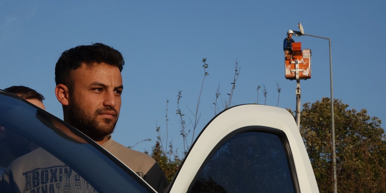 Yerden 18 Metre Yükseklikte Ata'ya Saygı Duruşu