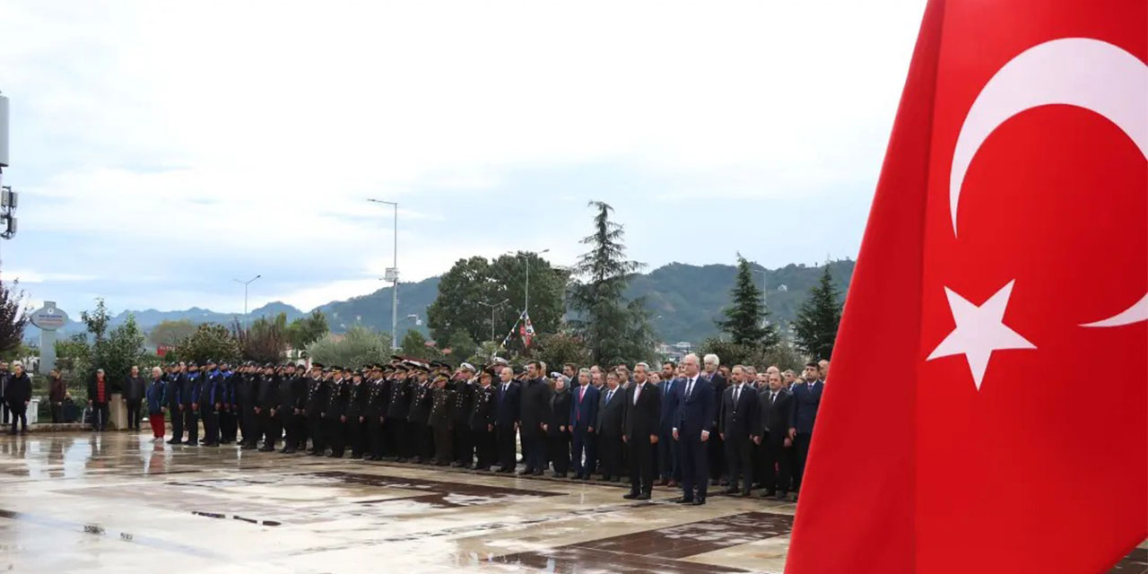 Rize’de Atatürk törenle anıldı