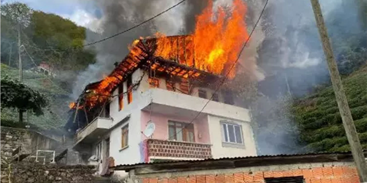 Sürmene'de çatı yangını