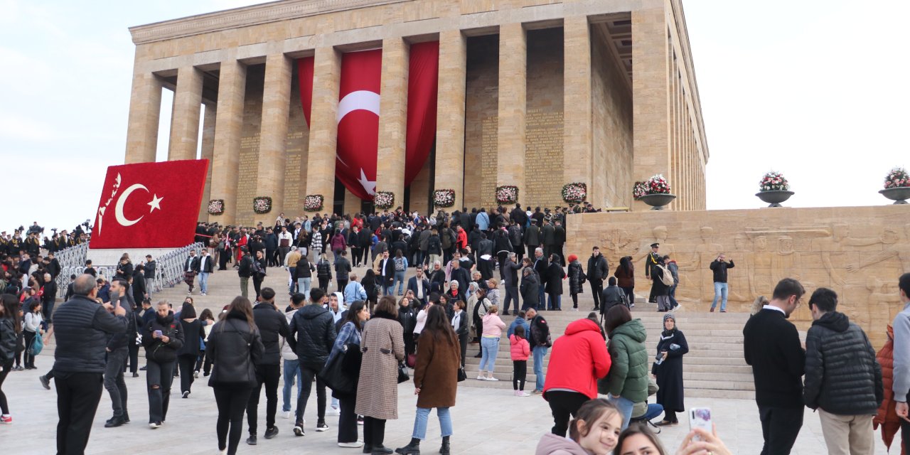 10 Kasım'da Vatandaşlar Anıtkabir'e Akın Etti