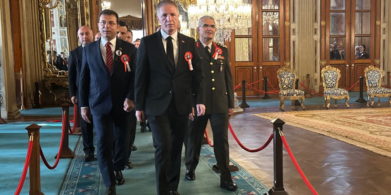 Vali Gül Atatürk'ün Dolmabahçe Sarayı'ndaki Odasını Ziyaret Etti