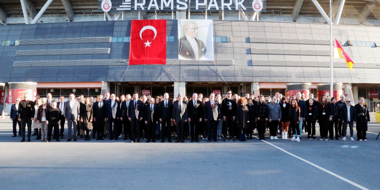 Galatasaray'da Atatürk İçin Anma Töreni Düzenlendi