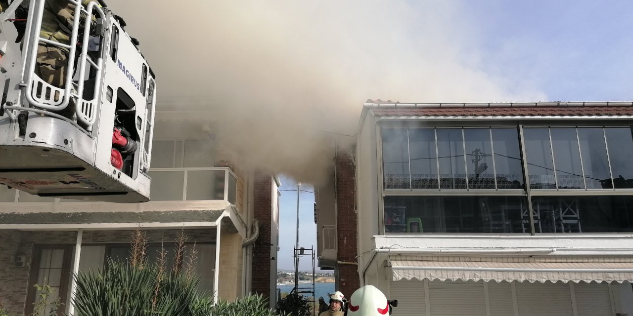 Silivri'de Villanın Çatısı Yandı