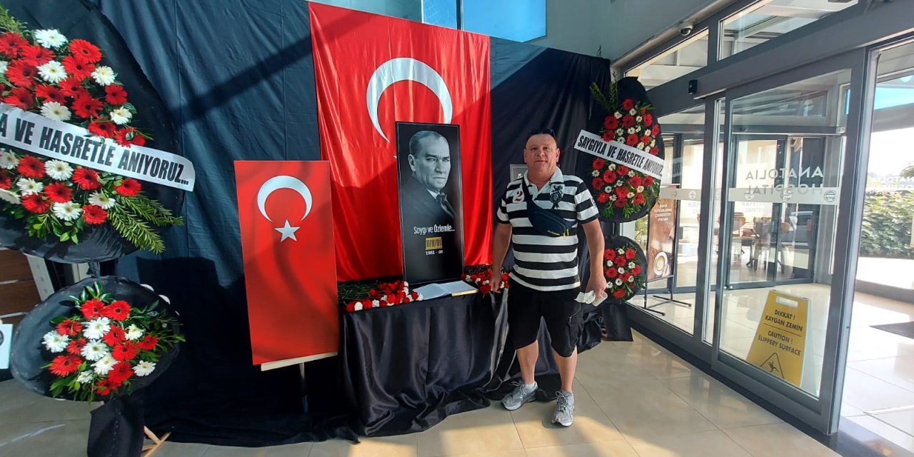 Alman Turistin 'Atatürk' Saygısı