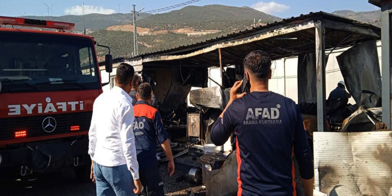 Konteyner Kentteki Yangında 3 Konteyner Zarar Gördü