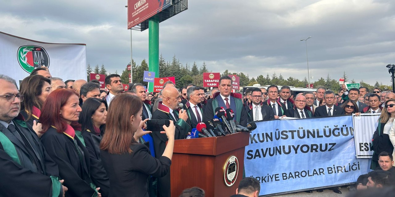 Özgür Özel'den Yargıtay'ı Protesto Eden Avukatlara Destek