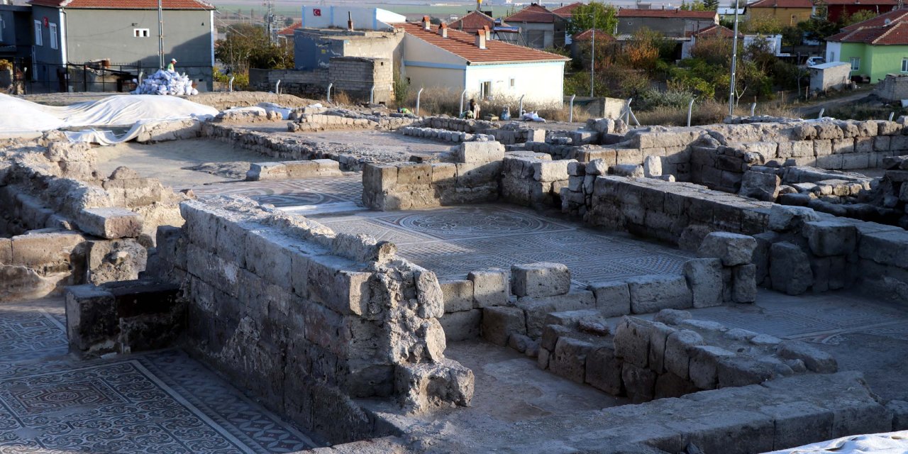 İç Anadolu'nun En Büyük Mozaik Kazı Çalışmasında Alanın Büyüklüğü 600 Metrekareye Çıktı