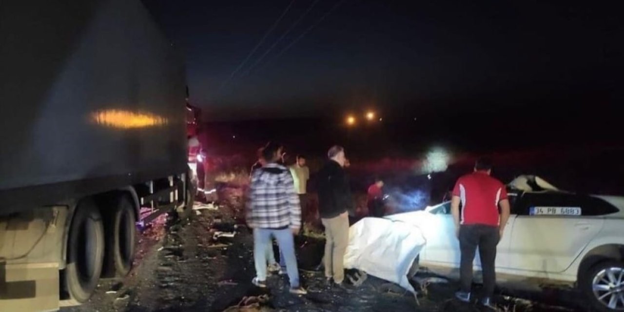 Şırnak'ta, Kamyonla Çarpışan Otomobilin Sürücüsü Ağır Yaralandı