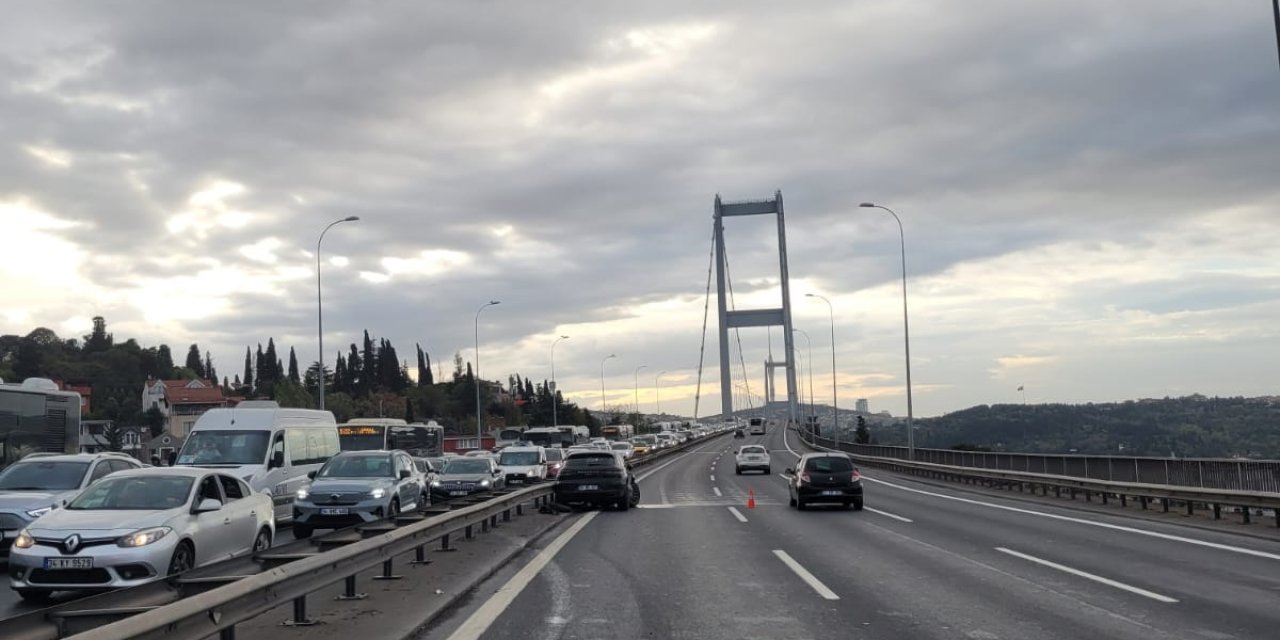 (Geniş Haber) 15 Temmuz Şehitler Köprüsü'nde Zincirleme Kaza: 1 Yaralı