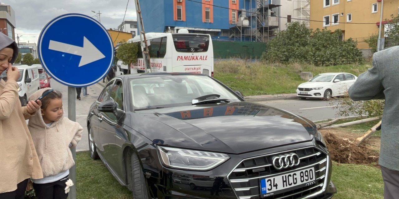 Ümraniye'de Otobüs Otomobile Çarptı: 2 Yaralı