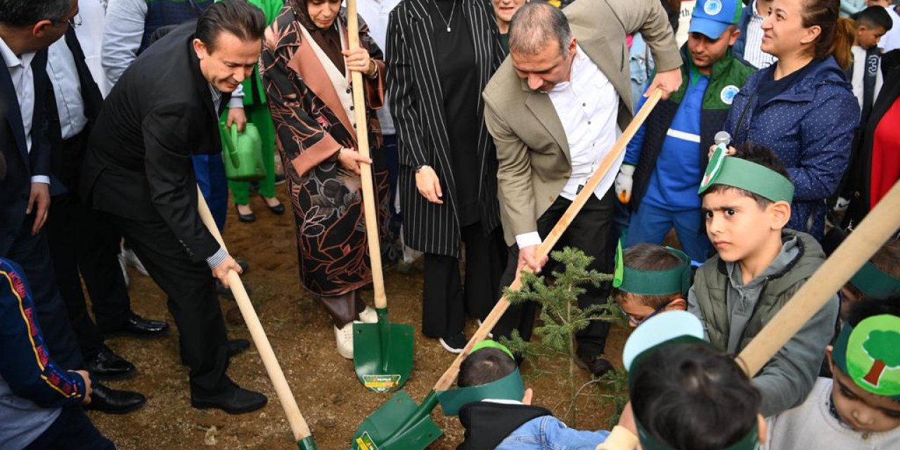 Milli Ağaçlandırma Günü’nde Tuzla’da 3 Bin 300 Fidan Toprakla Buluşturuldu