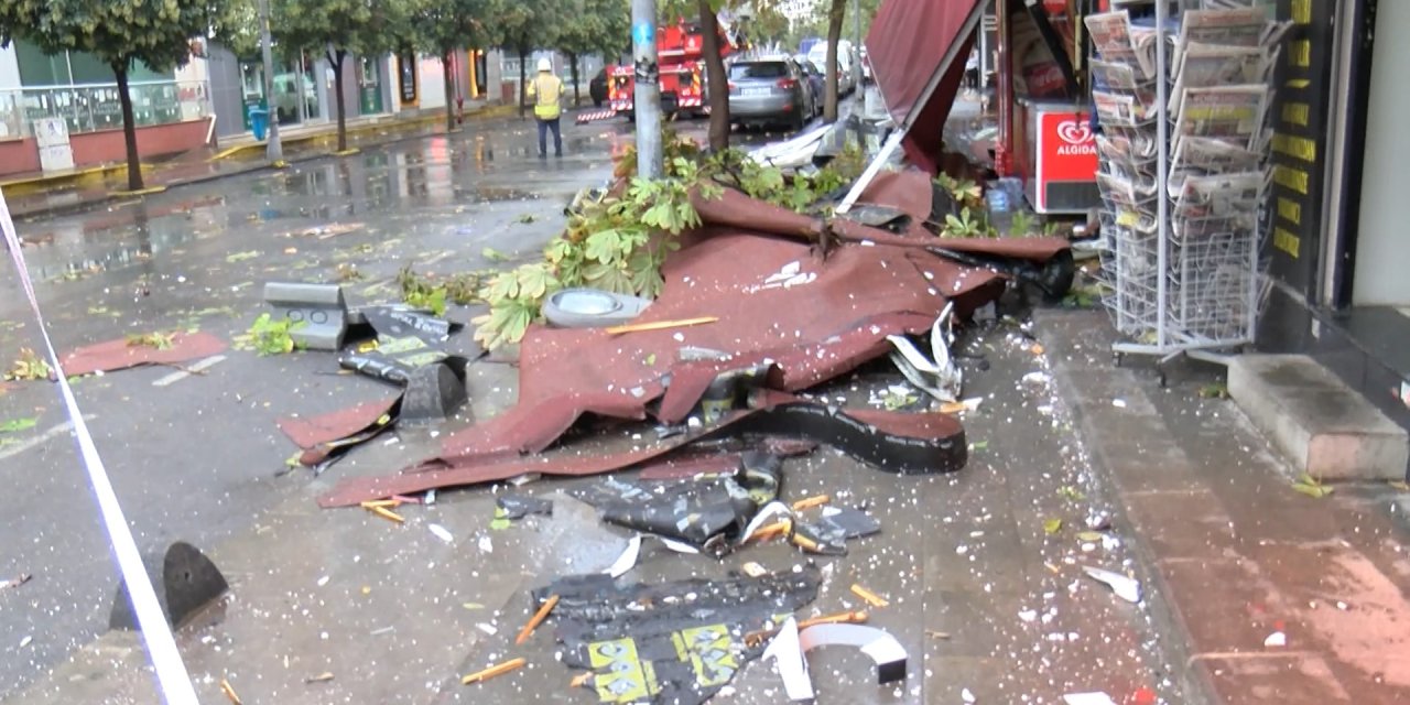 Küçükçekmecede Kaldırımda Yürürken Çatıdan Kopan Parça Başına Düştü