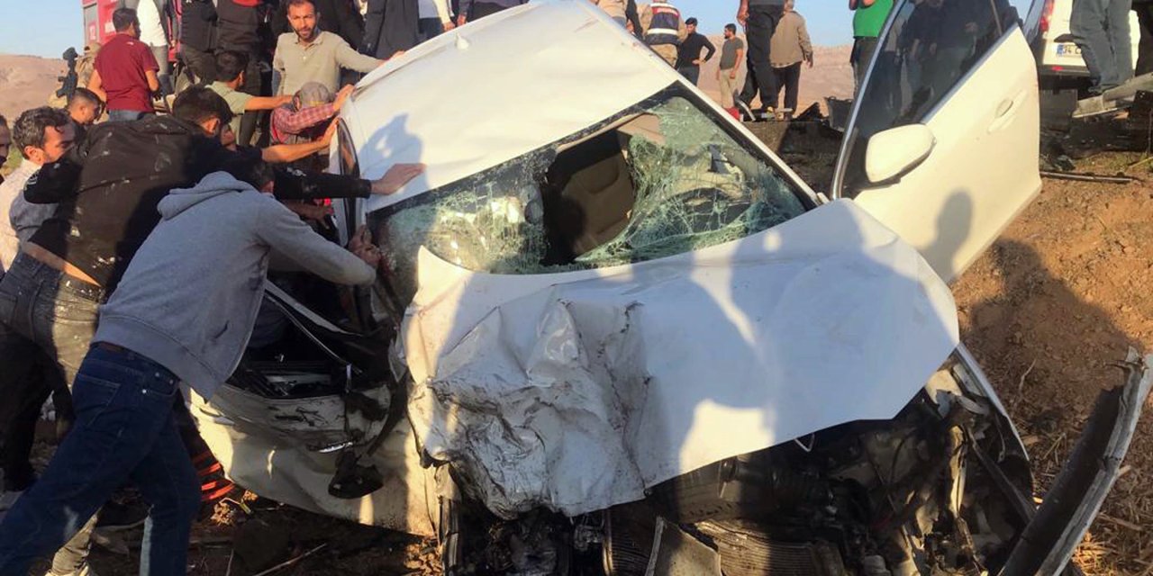 Mardin'de Minibüsle Otomobil Çarpıştı: 4 Yaralı