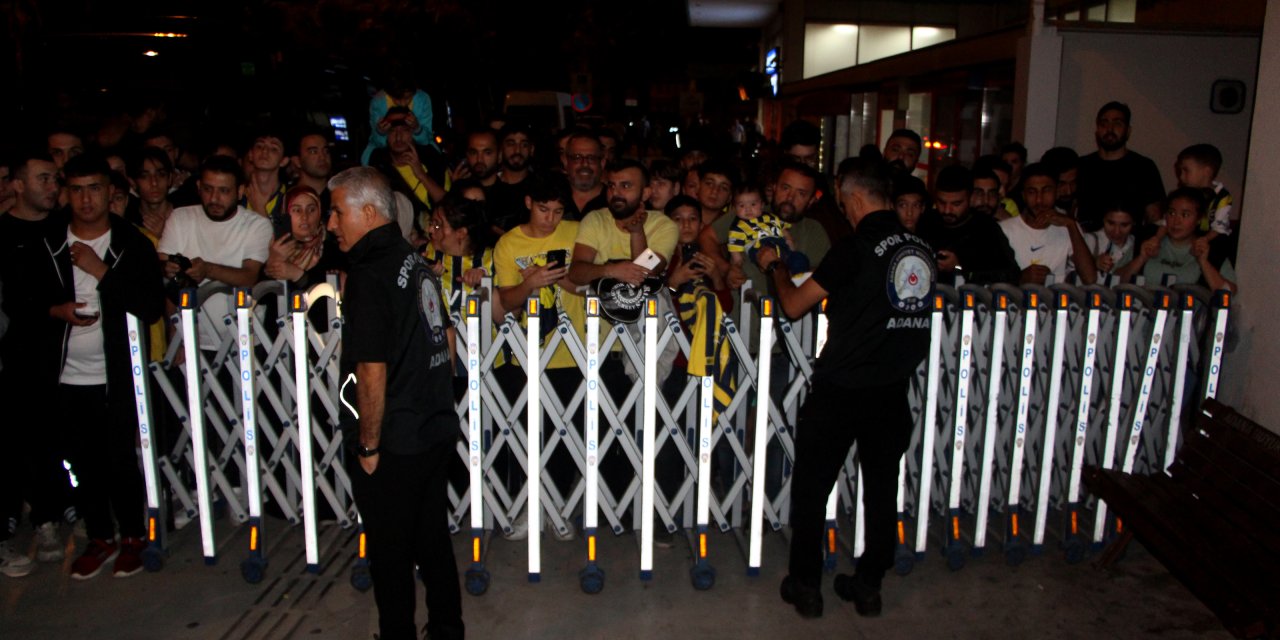 Fenerbahçe Kafilesi, Adana’da Coşkuyla Karşılandı