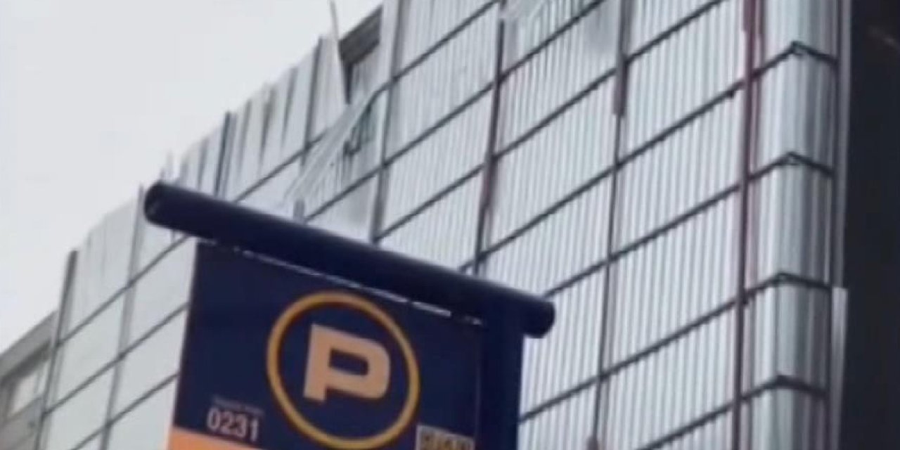 Şişli'de Fırtınada Binadaki Metal Levhalar Koptu; Cadde Bir Süre Trafiğe Kapatıldı