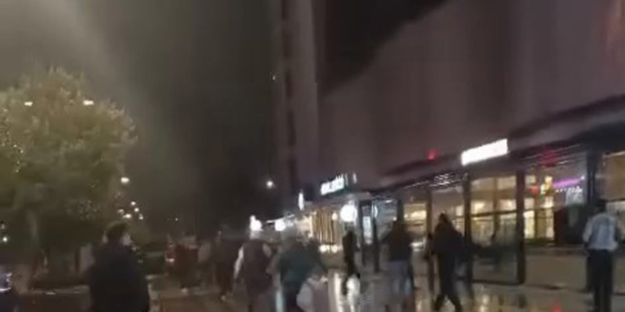 Esenyurt'ta İsrail'e Tepki Gösteren Grup Kahve Zinciri Şubesini Taşladı