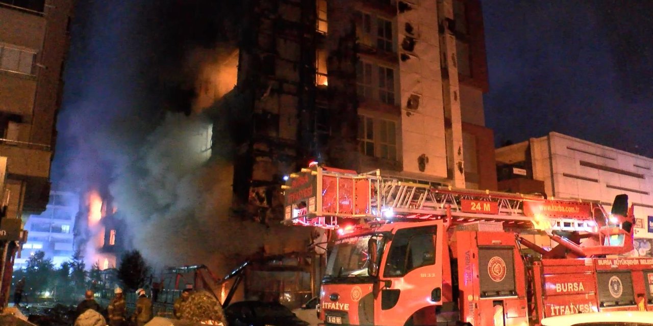 Bursa'da 10 Katlı İş Merkezinde Yangın (2)