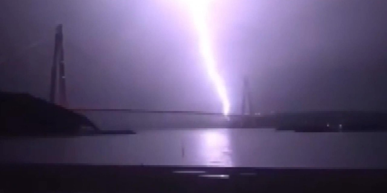 Yavuz Sultan Selim Köprüsü'nde Yıldırımın Düşme Anı Kamerada