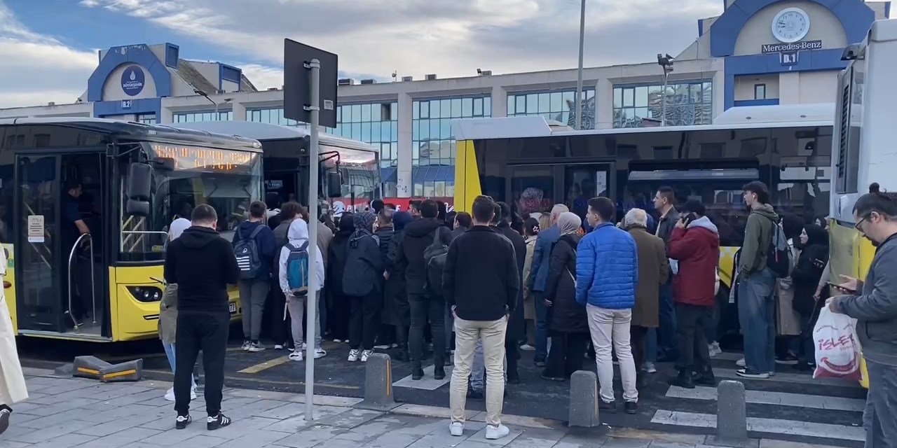 Yenikapı - Atatürk Havalimanı Metrosundaki Çalışma Nedeniyle Seferler İett Araçlarıyla Sağlanıyor
