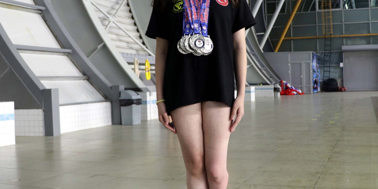 Bedensel Engelli Yüzücü Melisa, 4 Yılda 60 Madalya Kazandı