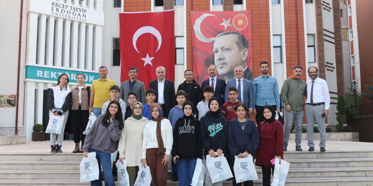Erzurum 15 Temmuz Şehitleri İmam Hatip Ortaokulu öğrencileri, Recep Tayyip Erdoğan Üniversitesini ziyaret etti
