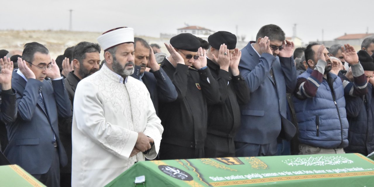 Otomobilin Çarptığı Anneanne, Kızı Ve 3 Torunu Toprağa Verildi