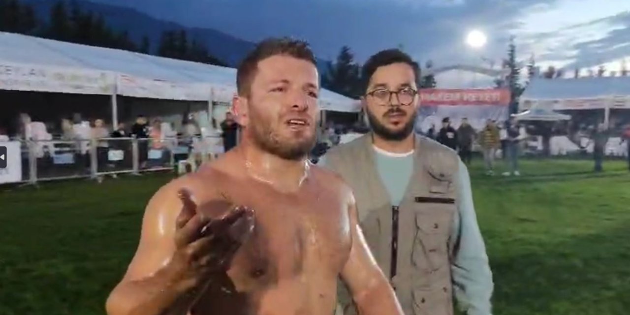 Rakibine Sinirlenip Güreşten Çekilen Balaban Seyirciyle Tartıştı, Basın Mensubuna Görüntüleri Sildirdi