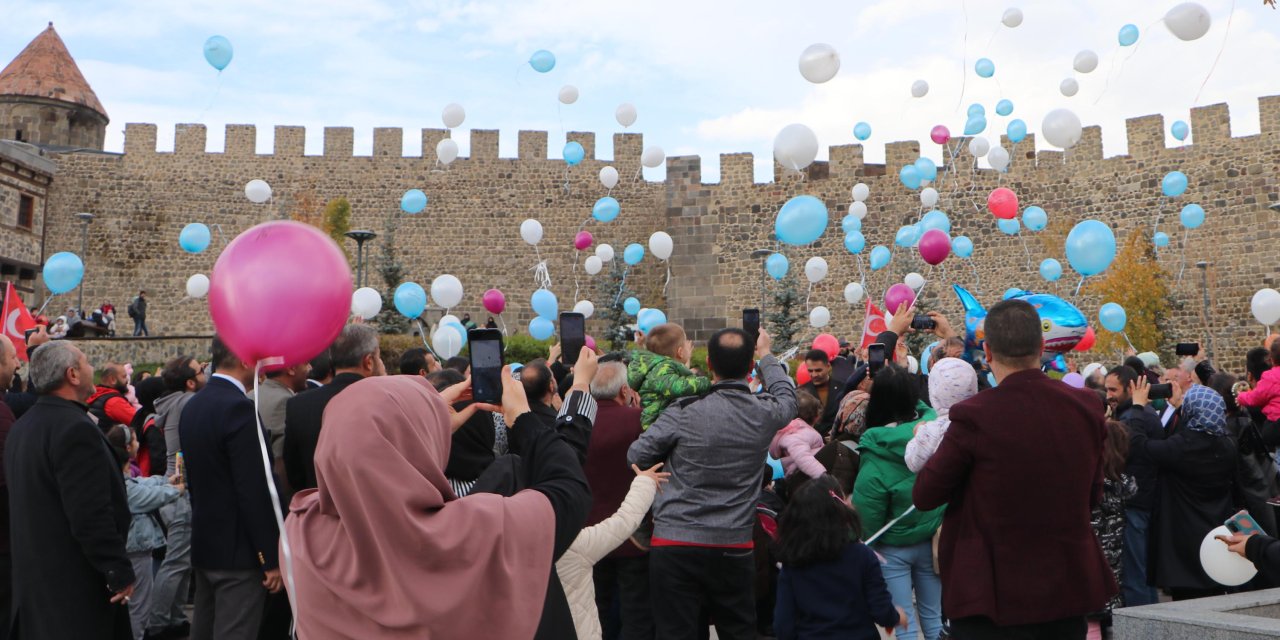 Sma Hastası Eymen İçin Gerekli Para Toplandı; Aile İle Gönüllüler Balon Uçurdu