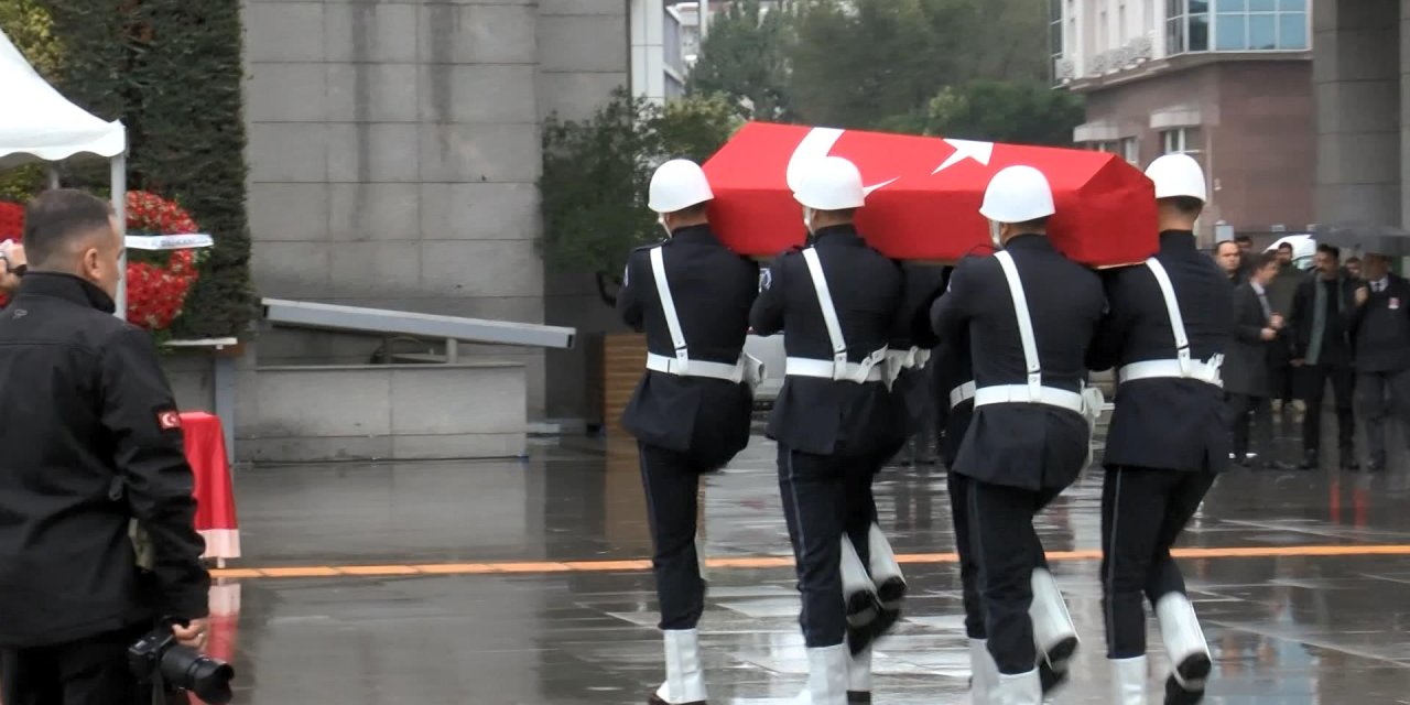 Şehit Polis İçin İstanbul Emniyet Müdürlüğü'nde Tören Düzenlendi