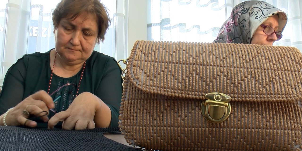 Engelli Kaldı, Kanseri Yendi; Tek Eli İle Çanta Üretip Satıyor