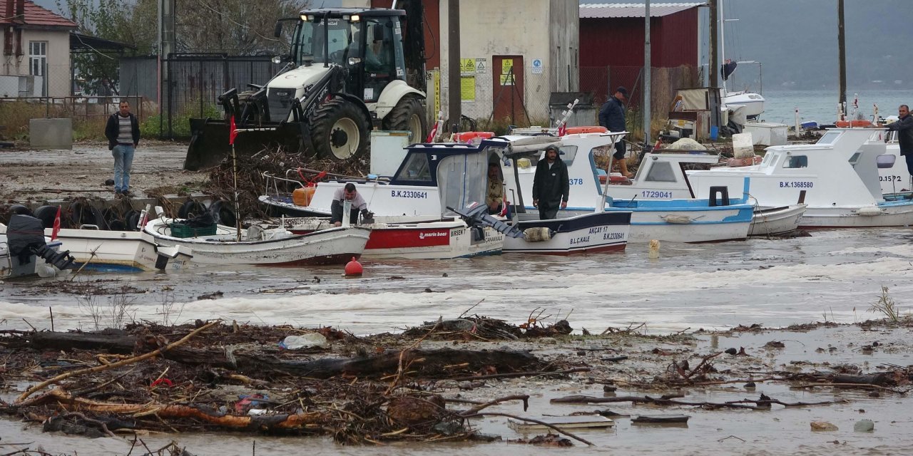 Çanakkale'de Sağanak; Cadde Ve Sokaklar Suyla Doldu (2)