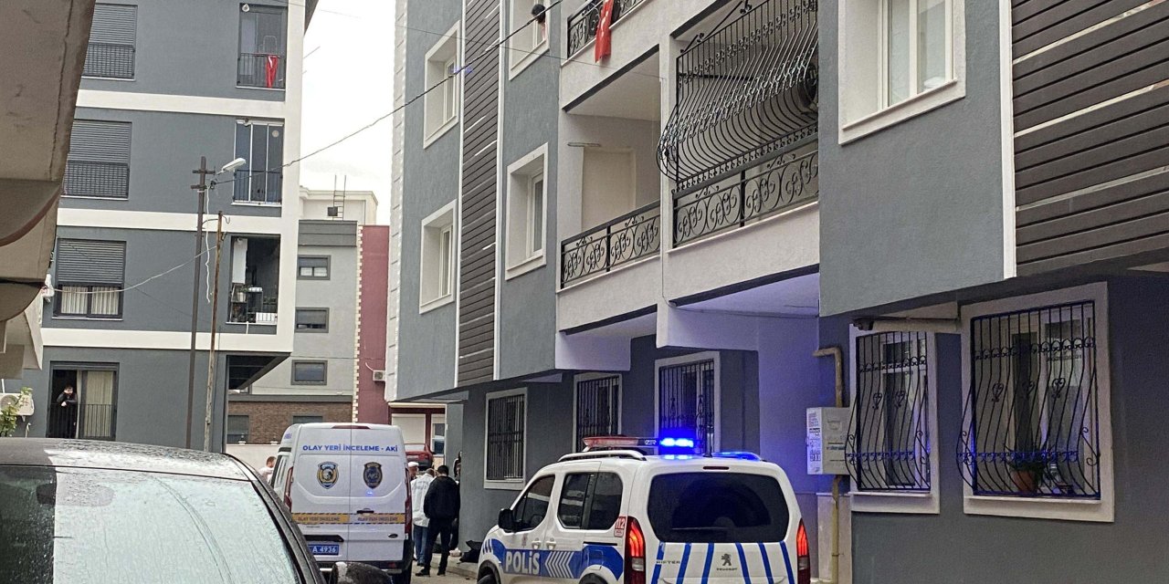 İzmir'de Hafif Ticari Araca Silahlı Saldırı; 1 Ölü, 2 Yaralı