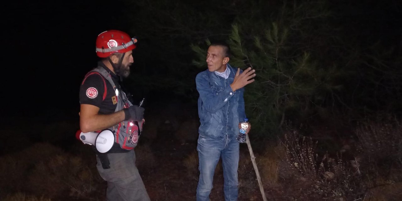 Yürüyüşe Çıktığı Kayalıklarda Mahsur Kaldı; 2 Saatte Kurtarıldı