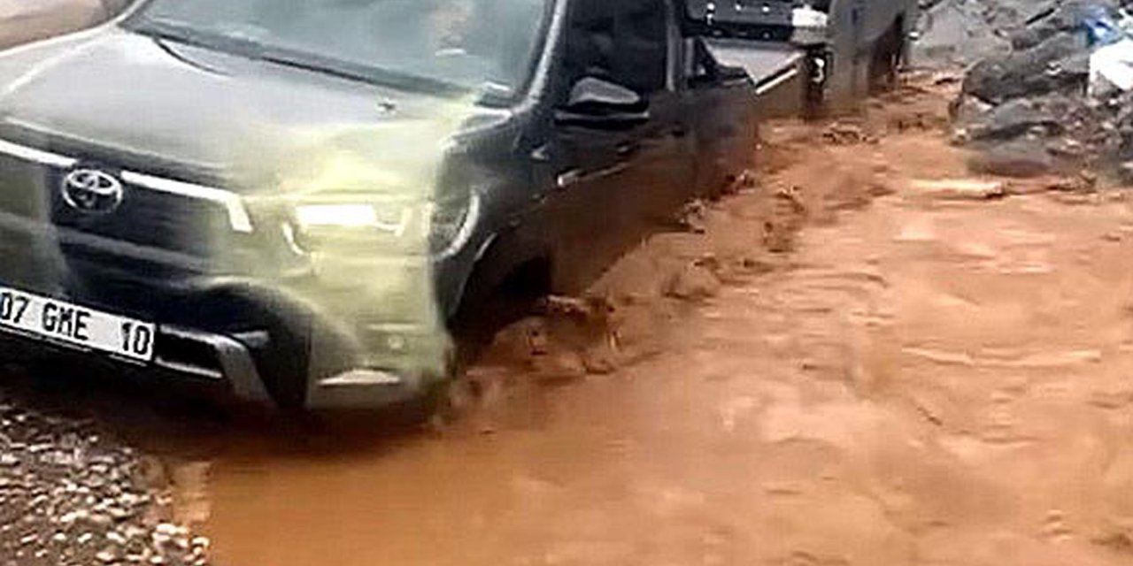 Muğla'da Sağanak Sele Neden Oldu; Tatilciler Korku Dolu Anlar Yaşadı
