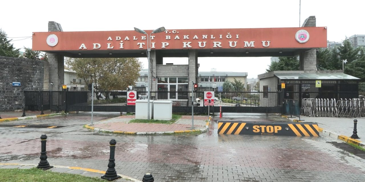 Beyoğlu'nda Öldürülen Anne Ve Çocukları Son Yolculuğuna Uğurlandı