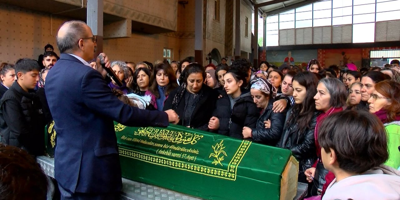 Eski Eşi Tarafından Öldürülen Pınar Bektaş Son Yolculuğuna Uğurlandı