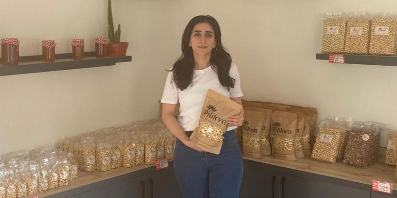 Artvin'de üniversite mezunu genç kız kendi fındık atölyesini kurdu, kendi markasını oluşturdu