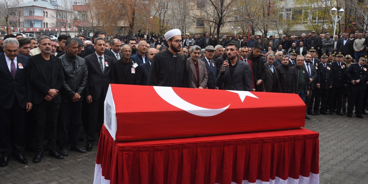 Şehit Polis Memuru, Memleketi Bitlis'te Son Yolculuğuna Uğurlandı
